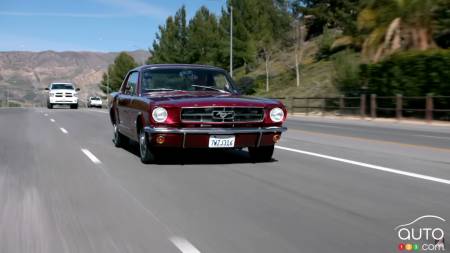 La Ford Mustang 1965 sur la route